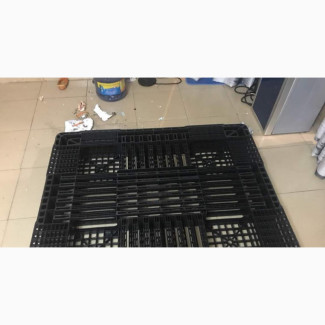 Plastic Pallets and Wooden Pallets