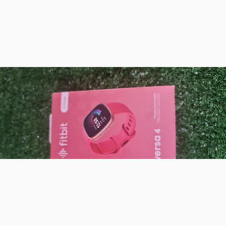 Fitbit Versa 4 - Open Box Sale