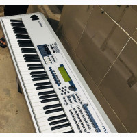 Yamaha Mo8 Workstation Synthesizer