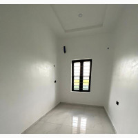 5bdrm Duplex in Lifec for sale