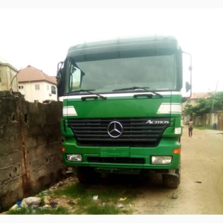 Actros Trailer Head With Auxiliary