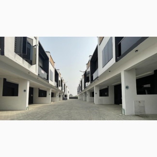 4bdrm Townhouse/Terrace in Ikota Villa, Lekki for Sale