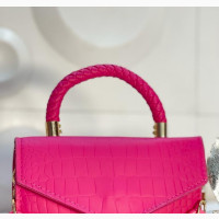 Medium Bags Available at Affordable Price