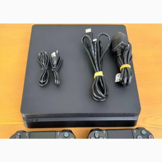 Ps4 Slim Console With 2 Pads
