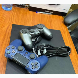 Super Neat UK Used PS4 Pro Complete Accessories