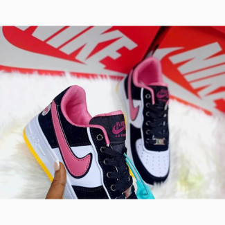 Nike Sneaker - Comfortable and Stylish