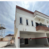 4bdrm Townhouse / Terrace in Van Daniels, Lekki Phase 2 for rent