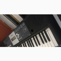 Yamaha PSR-E233 61-Key Premium Portable Keyboard Package