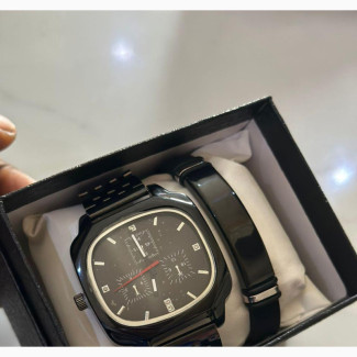 Men#039;s Wristwatch with Bracelets - Brand New