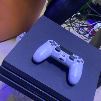 Playstation 4 Pro - London Used with Game