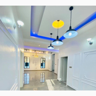 5bdrm Penthouse in Lugbe for sale