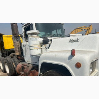 Clean Mack Trailer Head R Model