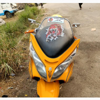 Suzuki Burgman 2018 Yellow