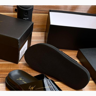 Quality Giuseppe Zanotti Slide