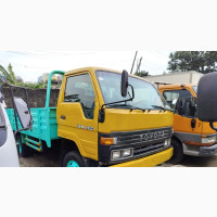 Toyota Dyna Yellow Six Tyres