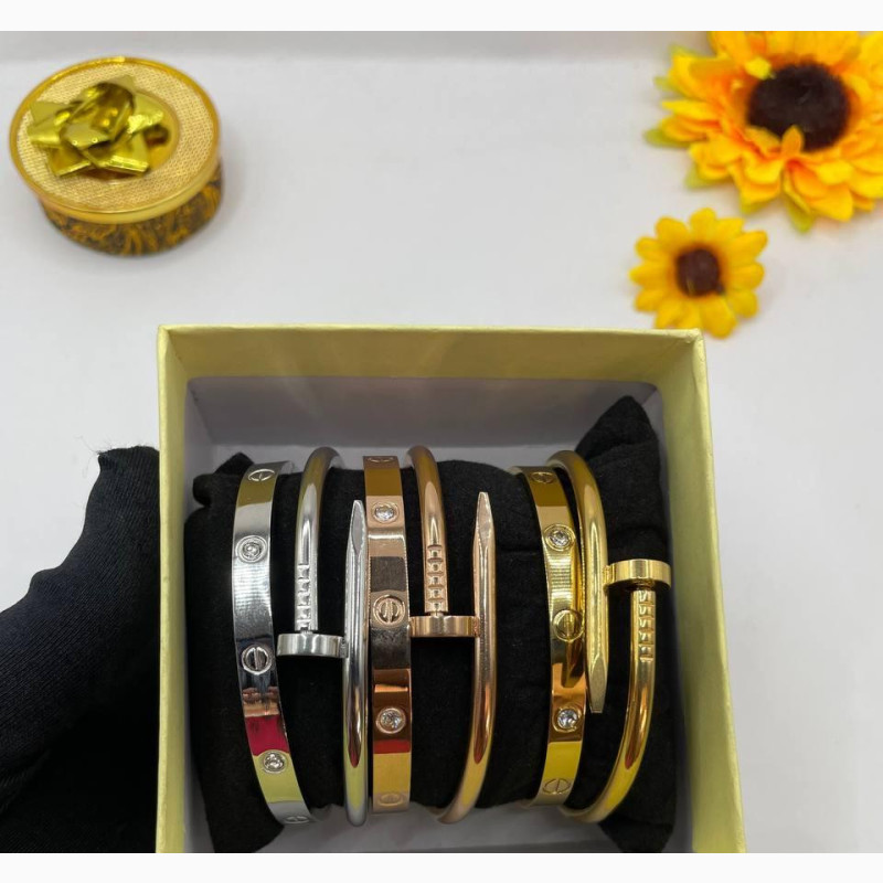 Фото 1/1. Stylish Cartier, Nail, and VCA Bracelets
