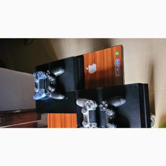 Sony Playstation 4, 10 Games Installed, 2 Pads