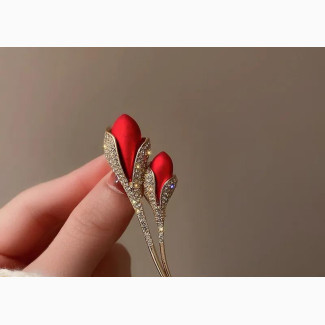 Stunning Brooches for a Perfect Look