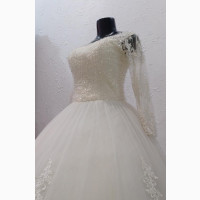 Gorgeous Ivory UK Wedding Gown - Perfect for a Princess