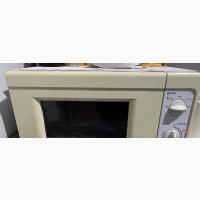 Microwave With Free Cover