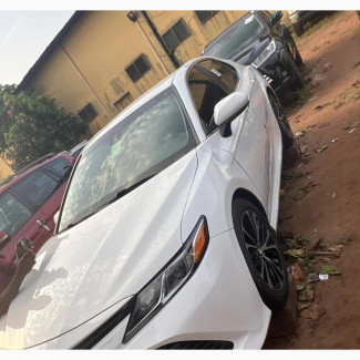 Toyota Camry XLE V6 FWD 2020 White
