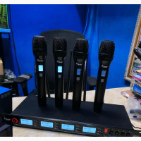 BNK Four Channels Wireless Handle Microphone