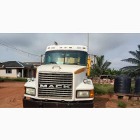 40 Tons 14 Tires Mack Truck