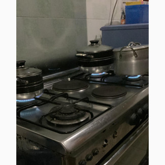 Century 4 Gas Burner and 2 Electric With Oven