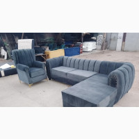 L Shaped Chair With a Single King Chair
