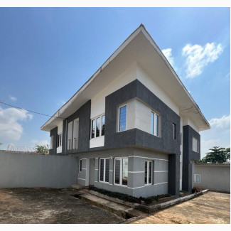 3bdrm Duplex in Olumbe Bashir Old for sale