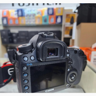 Canon 5D Mark III Camera with Charger and Strap