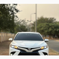 Toyota Camry SE FWD 2020 White