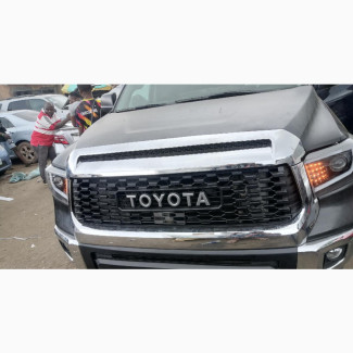 Upgrade Kit Tundra With Toyota Logo and LED Lights
