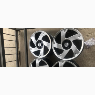 Toyota Corolla and Matrix Small Hub Rims Tokunbo