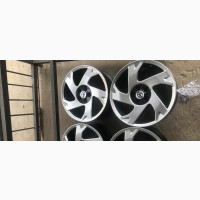Toyota Corolla and Matrix Small Hub Rims Tokunbo