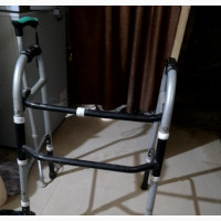 Crutches With 4leg
