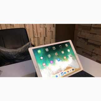 Apple iPad Wi-Fi 64 GB Silver - London Used with Keyboard
