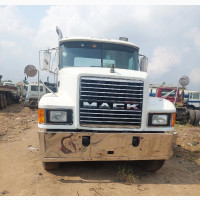 Mack Ch Model White With Camel Spring 10 Hole Axule