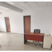 Strategic Massive 200m2 Office Space on the Main Road Dugbe