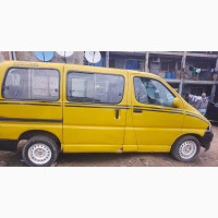 Toyota HiAce 2002 Yellow