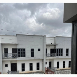3bdrm Duplex in Dakwo District for Rent
