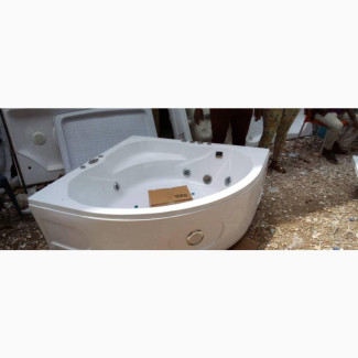 Corner Jaccuzi Size 135x135 White Color