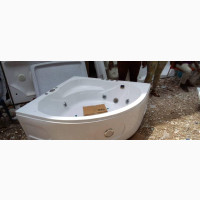 Corner Jaccuzi Size 135x135 White Color