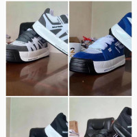 Fashion Naked Wolf Sneakers