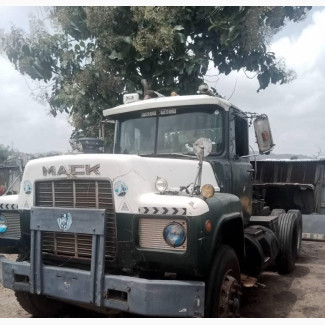 Mack R Model Trailer Head With Double Axle - Unbeatable Price