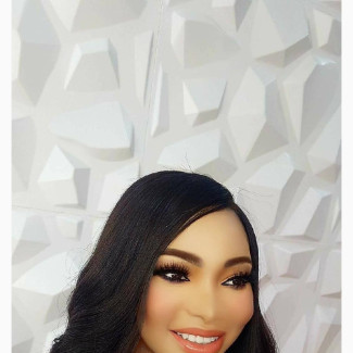 Professional Makeupartist in Eleganza Gele Training
