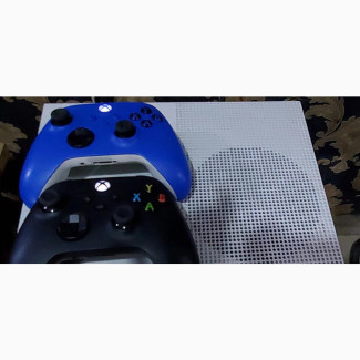 Xbox One S FIFA 23, Titanfall 2, Star Wars, Avengers, GTA V