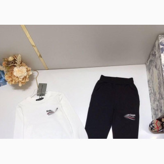 Balenciaga Unisex Oufit