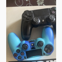 PLAYSTATION 4 SLIM + Controllers
