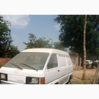 1990 Toyota HiAce White, Manual Transmission